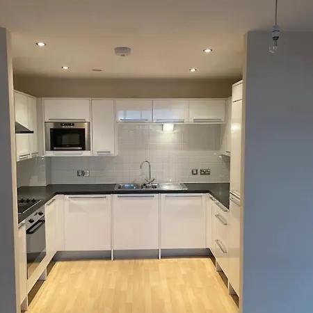 One Bed Modern City Centre Apartment Chelmsford Exterior photo