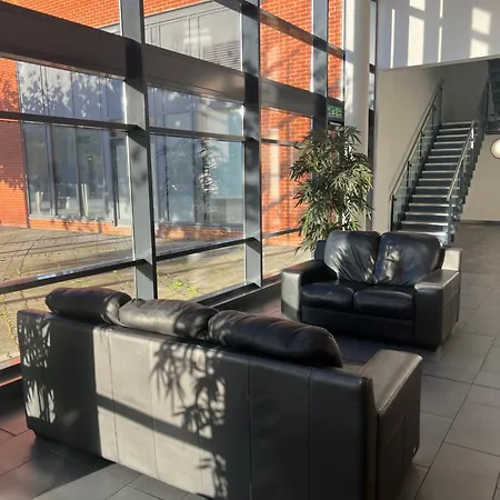 One Bed Modern City Centre Apartment Chelmsford Exterior photo
